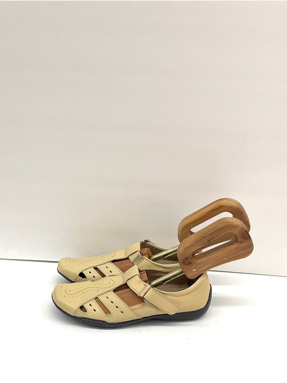 Dr. Scholl's Women's Beige Mary Jane Flats